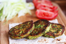 طرز تهیه کوکوی اسفناج و سیب زمینی