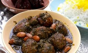 طرز تهیه خورشت قورمه سبزی با گوشت قلقلی