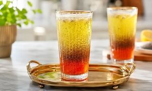 چگونه شربت خاکشیر دو رنگ درست کنیم؟ ؛ طرز تهیه شربت خاکشیر با آبلیمو و زعفران و آلبالو