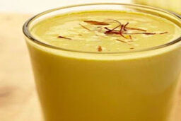  طرز تهیه فرنی زعفرانی مخصوص با عطری بی نظیر