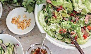 طرز تهیه سالاد کاهو با سس آنتروکوت به سبک رستوران‌های بین‌المللی