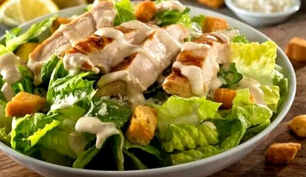 سالاد سزار ایتالیایی با سس مخصوص و طعمی بی نظیر