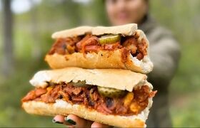 سوسیس بندری به سبک خیابانی: طعم تند و دودی برای غذاهای سریع و دلچسب