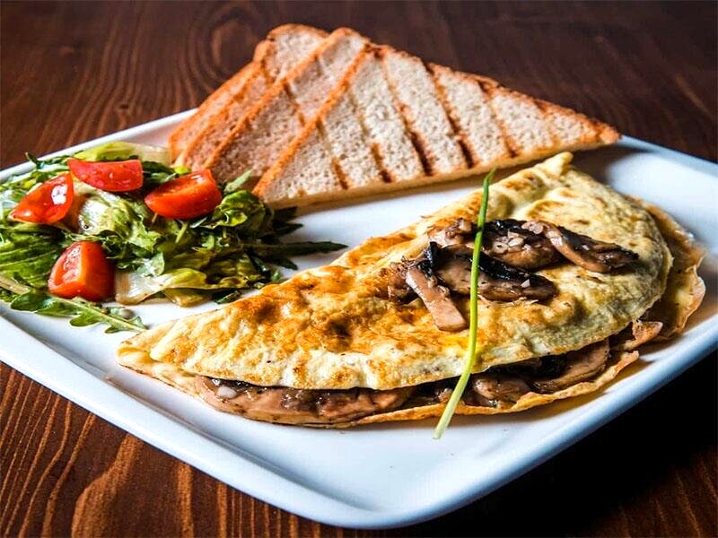 طرز تهیه املت اسپانیایی با شیر ؛ صبحانه ای مقوی و خوشمزه