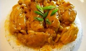 طرز تهیه خورشت مرغ و کاری؛ غذای خوشمزه هندی