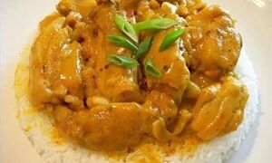 طرز تهیه خورشت مرغ و کاری؛ غذای خوشمزه هندی