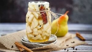 ترشی گلابی خانگی؛ چاشنی متفاوت و خوش‌طعم برای کنار غذا + طرز تهیه