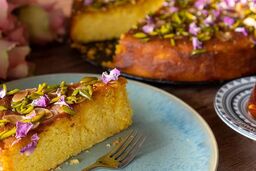 طرز کیک ماست زعفرانی؛ یک عصرانه دلچسب!