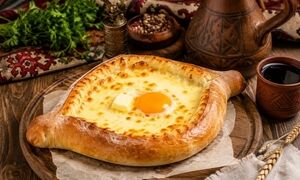 طرز تهیه خاچاپوری؛ راز غذای محبوب گرجی‌ها با پنیر و تخم‌مرغ در خانه