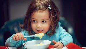 به ۳ دلیل مهم به کودکانتان حریره بادام بدهید