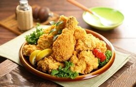 چرا بعد از خوردن غذاهای چرب، دچار سردرد و خواب‌آلوده می‌شویم؟