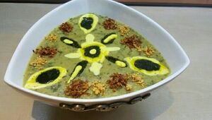 آش دوغ قزوین؛ دوغ را زمانی اضافه کنید که آش از داغی بیفتد