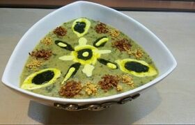 آش دوغ قزوین؛ دوغ را زمانی اضافه کنید که آش از داغی بیفتد