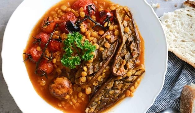 اگر زمان ندارید، خورش قیمه بادمجان را با گوشت تکه ای نپزید...
