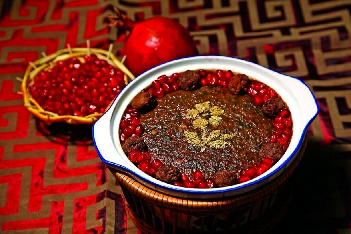 آش انار؛ طعم ترش و شیرین پاییز در یک کاسه