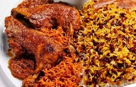بفرمایید مرغ همایونی مجلسی با سس پیاز و ادویه‌های معطر!