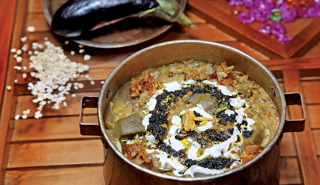 طرز تهیه آش بادمجان، غذای خوشمزه لرستان