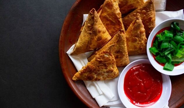 طرز تهیه سمبوسه پیتزایی اهوازی برای ۶ نفر؛ سمبوسه را چگونه بپیچیم ؟ + آموزش تصویری