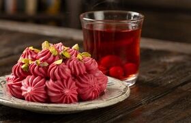 طرز تهیه حلوا آلبالو؛ دسر خوشرنگی که مهمان‌ها را غافلگیر می‌کند