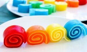 ژله رولی ساده و مجلسی با بستنی ؛ شیرینی خوش طعم و جذاب برای مهمانی های پاییزی