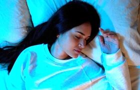 مصرف منیزیم برای خوابی عمیق؛ چه زمانی و چگونه مصرف کنیم؟
