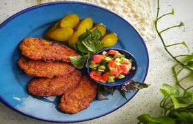 طرز تهیه کتلت با گوشت کوبیده آبگوشت؛ خوشمزه و سریع