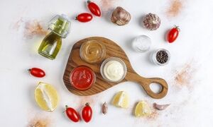 ۵ چاشنی خوشمزه که قند خون را بالا نمی‌برند؛ جایگزین سس‌های شیرین کنید