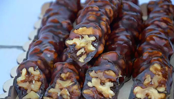 باسلوق با شیره انگور؛ یک شیرینی سنتی با طعمی فوق العاده