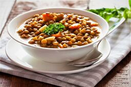تهیه خوراک عدس و اسفناج با این روش ساده ؛ بمب آهن و انرژی!