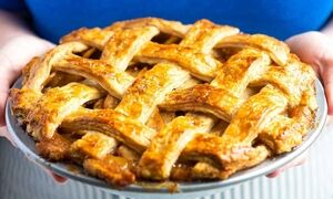 تهیه کیک پای سیب و دارچین بدون فر به روش قنادی های مشهور 