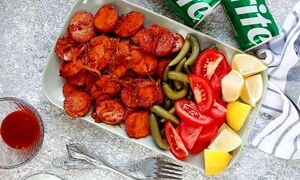 سوسیس بندری به سبک خیابانی: طعم تند و دودی برای غذاهای سریع و دلچسب