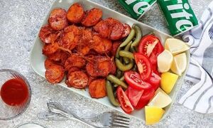 سوسیس بندری به سبک خیابانی: طعم تند و دودی برای غذاهای سریع و دلچسب