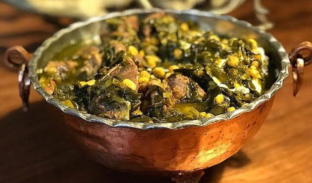 سیر قلیه گیلانی؛ خورش ترش و ملس شمالی با برگ سیر و تخم‌مرغ