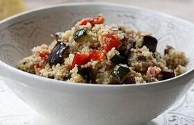 خوراک باقلا و بادمجان یونانی؛ یک وعده سبک و پرعطر