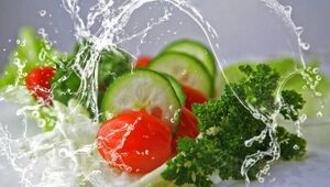 با این غذاها آب بدنتان را تامین کنید
