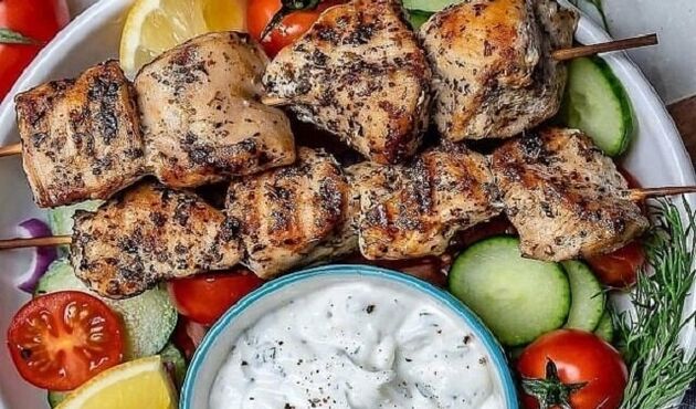 طرز تهیه جوجه کباب ماستی؛ راز جوجه‌های نرم و آبدار برای دورهمی‌های آخر هفته