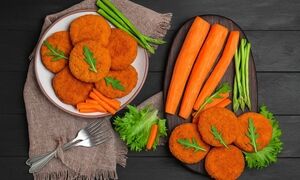 کوکوی هویج چهارنفره ؛ چگونه از وا رفتن کوکو جلوگیری کنیم؟ + طرز تهیه یک کوکوی پف‌دار
