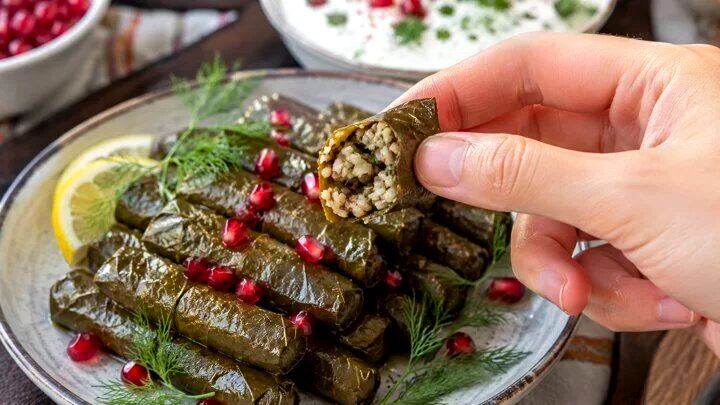 دلمه آذربایجانی با برگ مو را به روش ما امتحان کنید