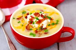 طرز تهیه سوپ سیب زمینی و پنیر با ژامبون