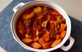 تاس کباب کلاسیک با عطر و طعمی بی نظیر برای سفره سحر + روش تهیه