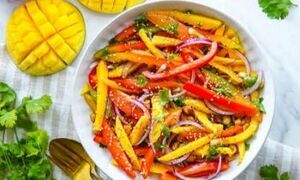 طرز تهیه سالاد انبه و چیلی؛ طعمی تند، ترش و به یادماندنی