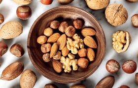بادام یا گردو، کدامیک بهتر است؟