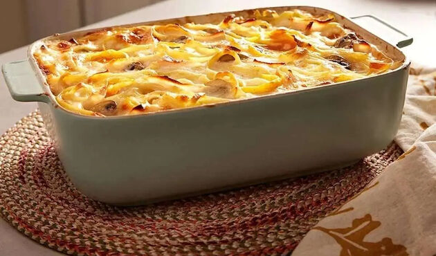 طرز پخت یک شام لذیذ با سینه مرغ، قارچ و پنیر پیتزا