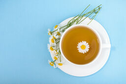 خواص و روش تهیه دمنوش بابونه و عسل